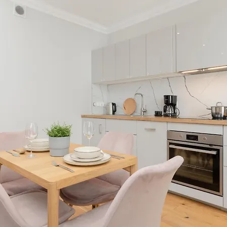 Apartment Z Tarasem W Centrum Swinoujscia By Renters